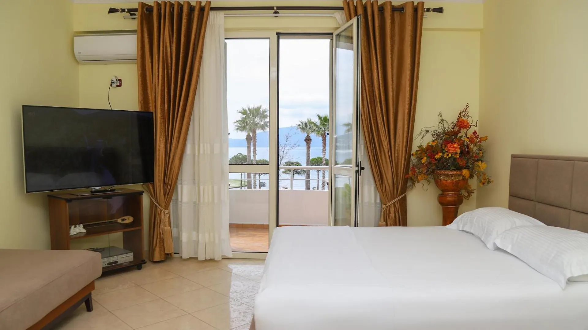 Shisha House Apartments Vlorë 0*,