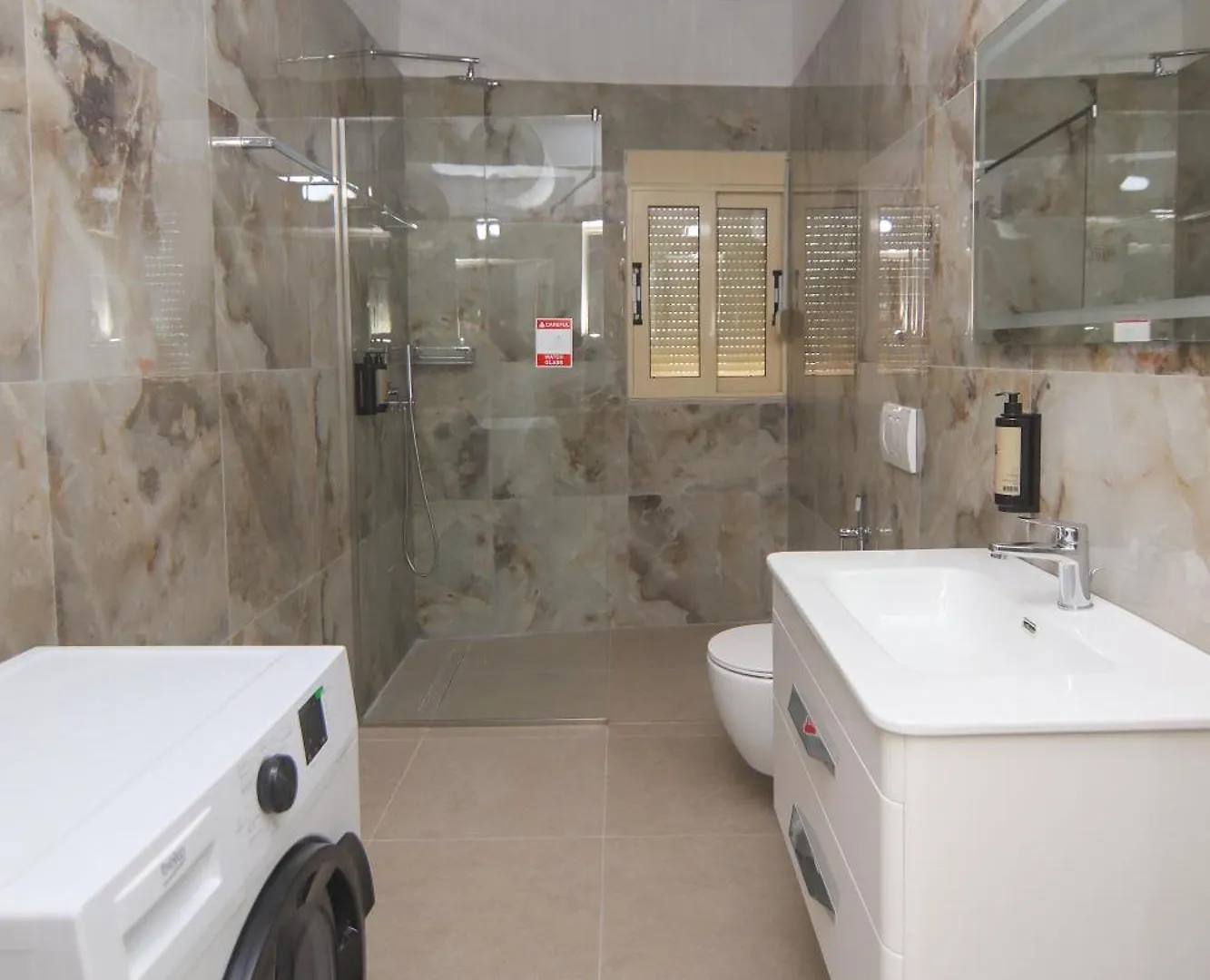 Shisha House Apartments Vlorë 0*,