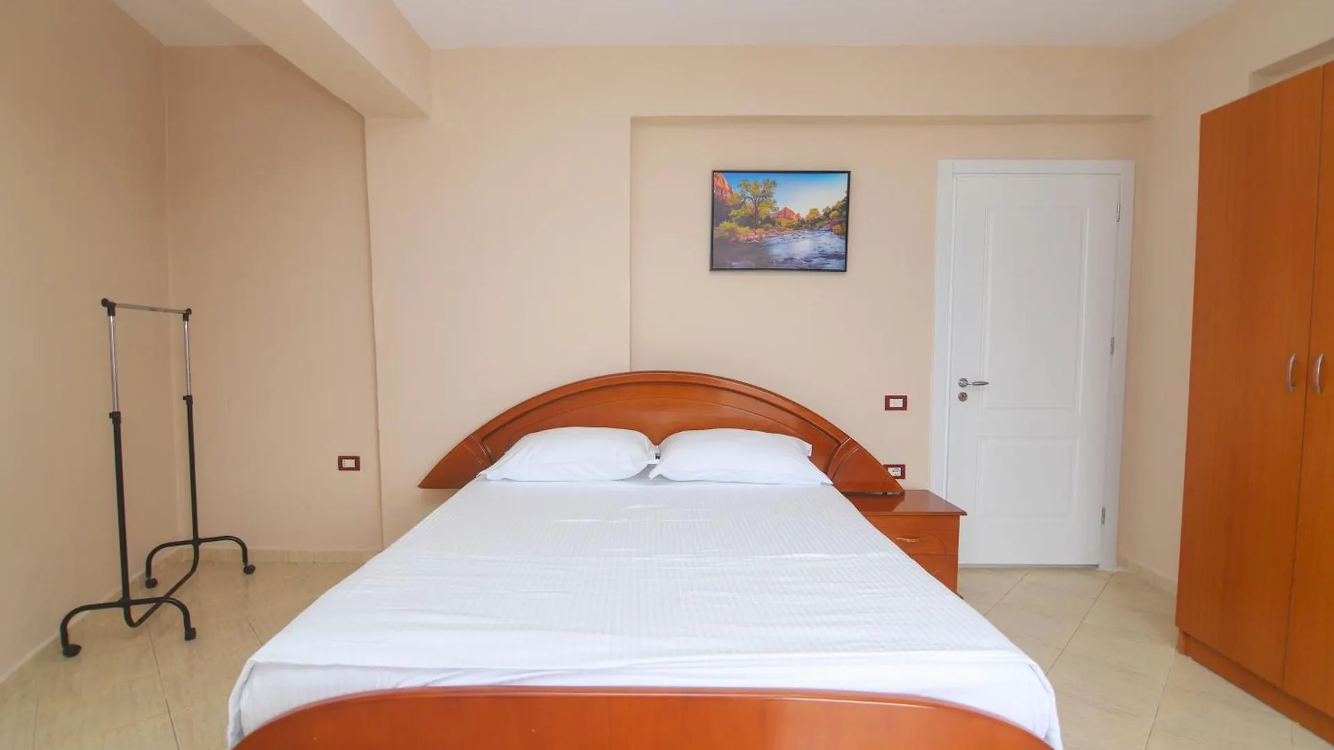 Shisha House Apartments Vlorë 0*,